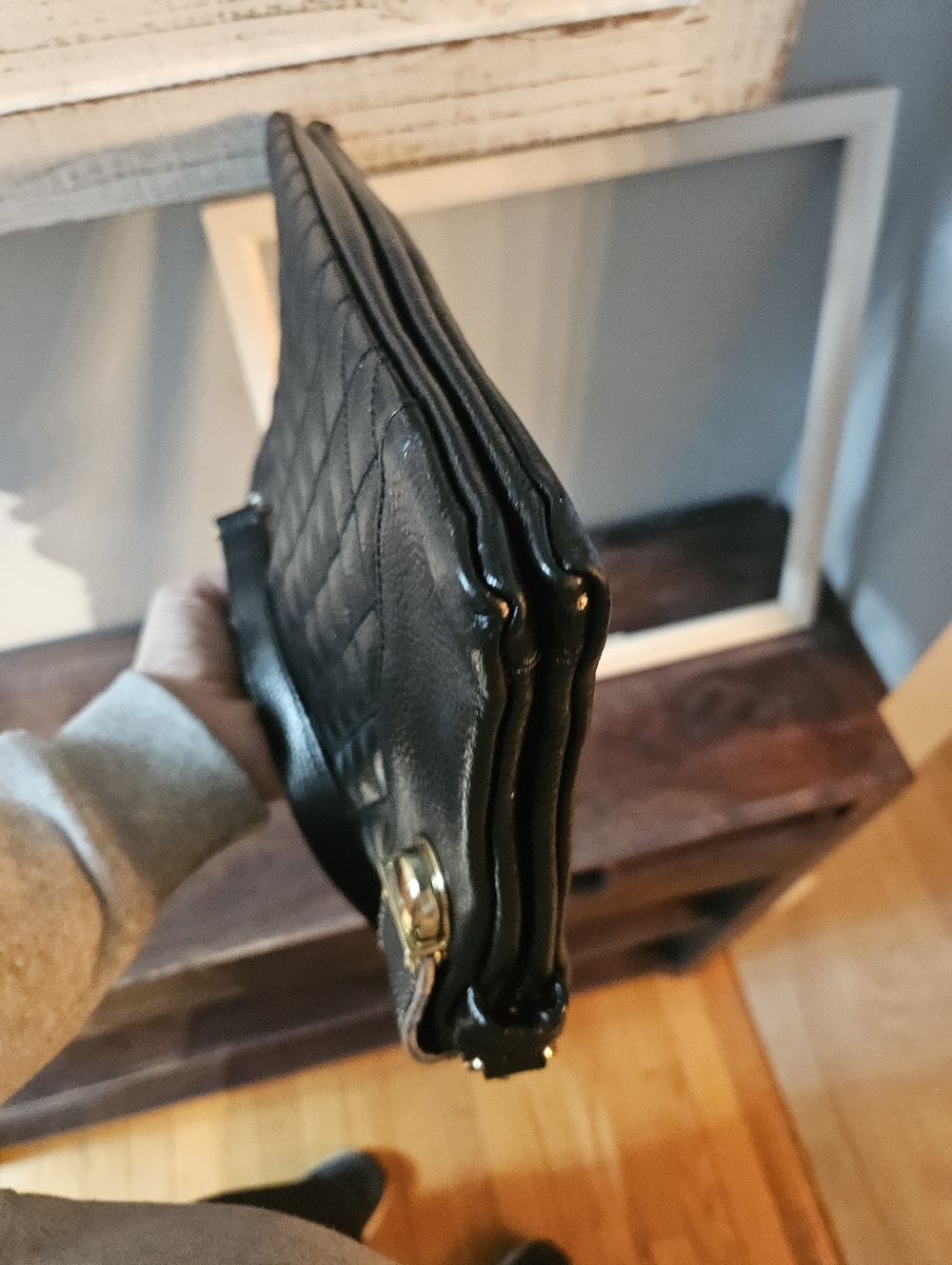 Soltani Vintage Quilted Black Shoulder Bag with Gold Chain Handle - Picture 4 of 6